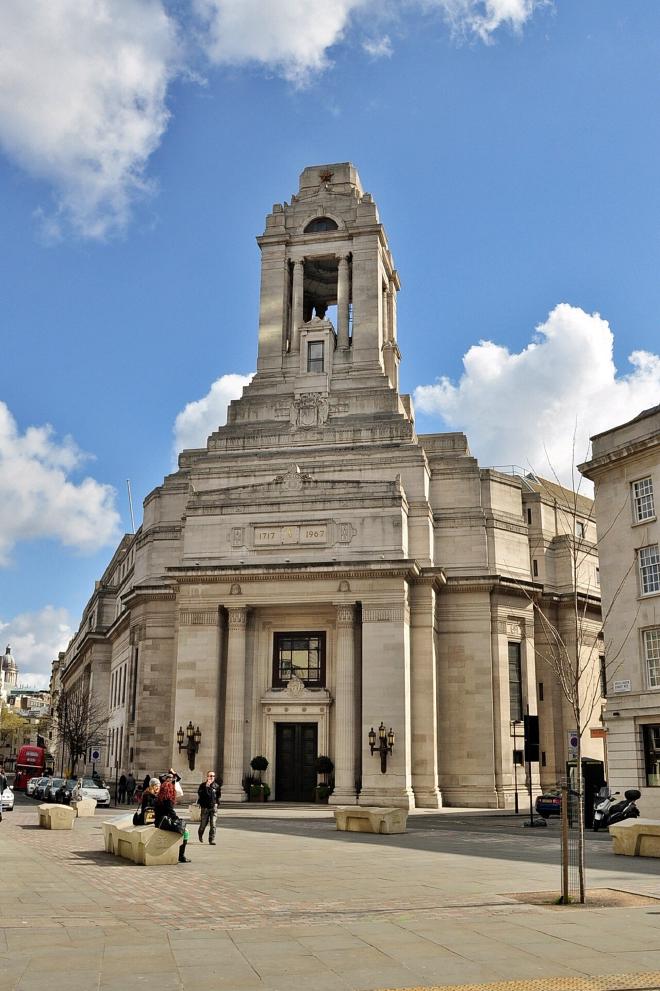 位於倫敦大皇后街的共濟會總會所(Freemasons’ Hall),現在的建築落成於 1933 年。(圖片:Beata May/Wikimedia Commons,CC BY-SA 3.0)