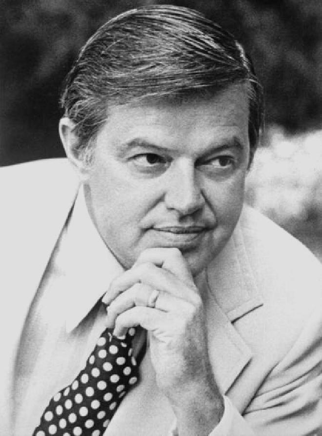 Frank Church(法蘭克·邱池)參議員,1975 年主持了調查美國情報機構的「教會委員會」。(圖片:美國國會/Wikimedia Commons,公有領域)